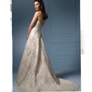 Alfred Angelo “Sapphire” Lace Wedding Dress Size 8
